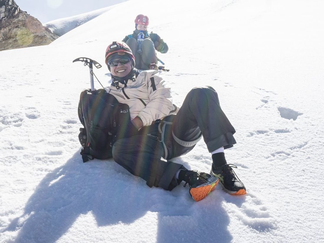 Crampones, piolet y equipo técnico de glaciar